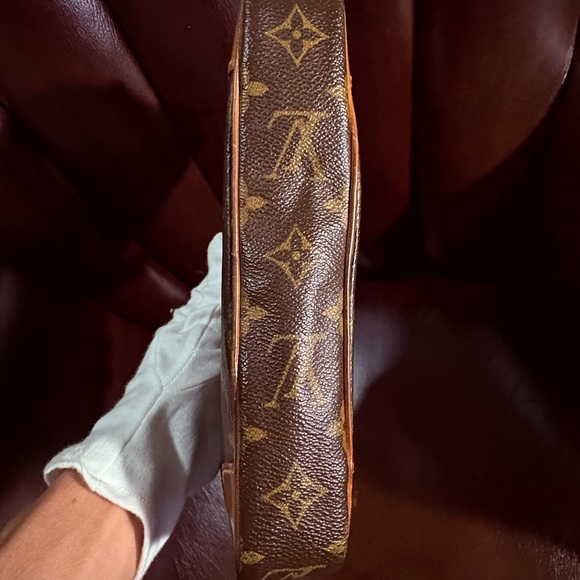 Louis Vuitton Marly Dragonne Clutch EUC - Picture 7 of 7